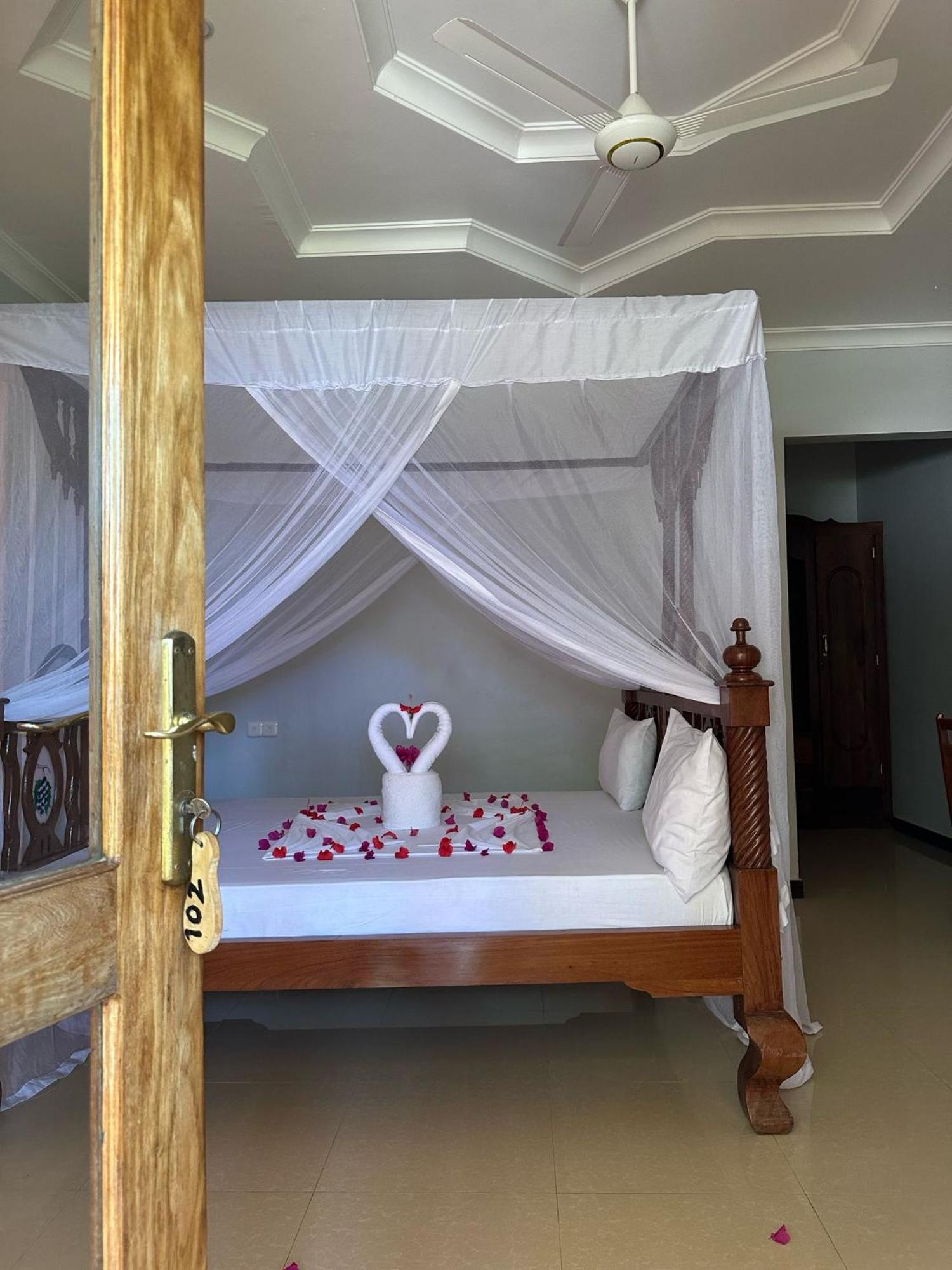 Relax Hotel Taj Nungwi Eksteriør bilde